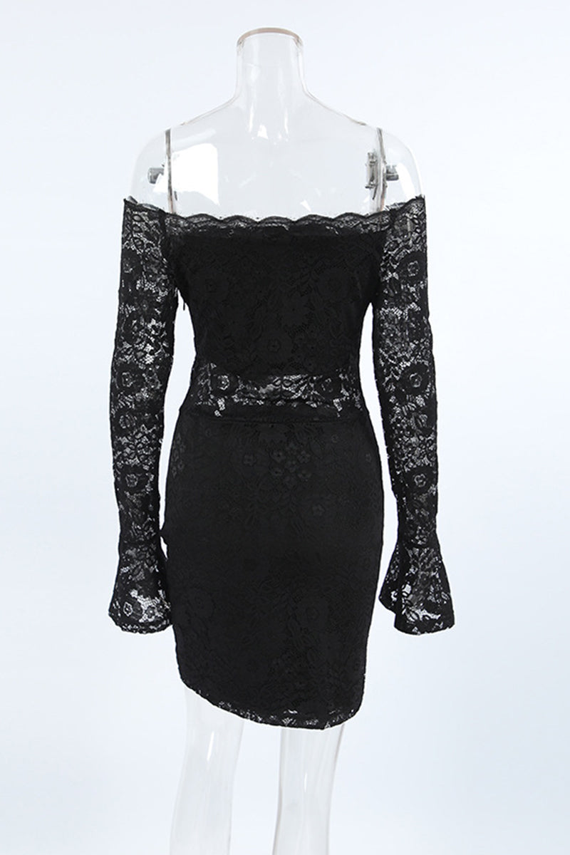 Vestido sexy de encaje con hombros descubiertos y aberturas.