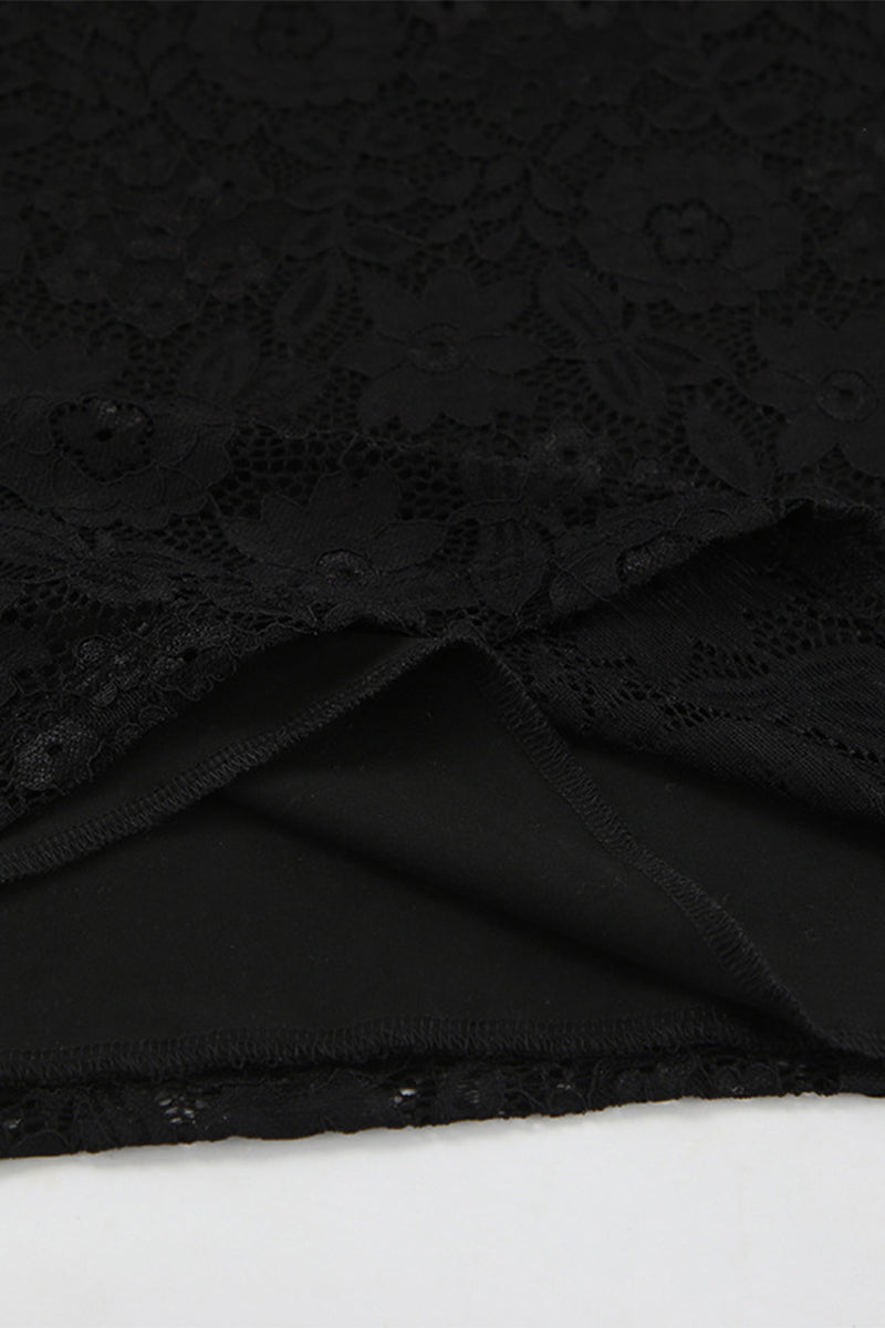 Vestido sexy de encaje con hombros descubiertos y aberturas.