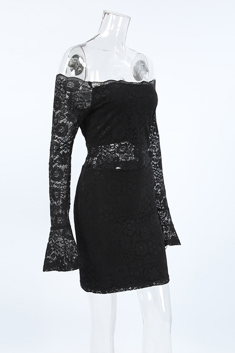 Vestido sexy de encaje con hombros descubiertos y aberturas.