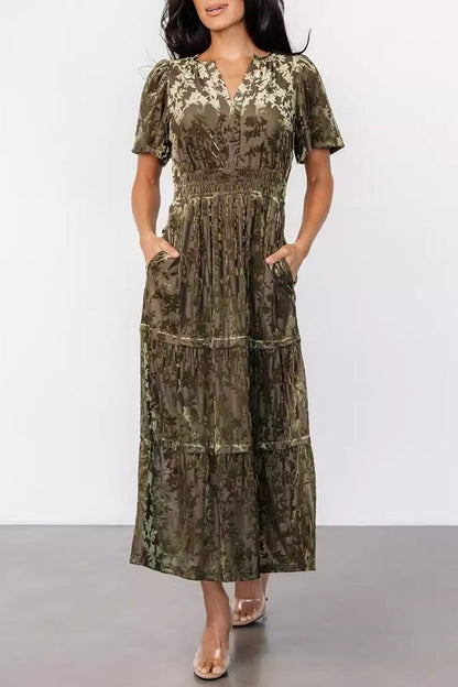 Elegante vestido de línea A con escote en V, textura de volantes y bolsillos con flores