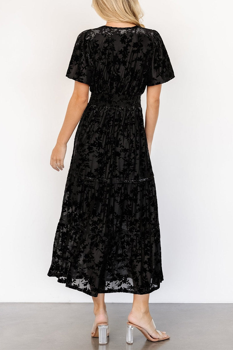 Elegante vestido de línea A con escote en V, textura de volantes y bolsillos con flores