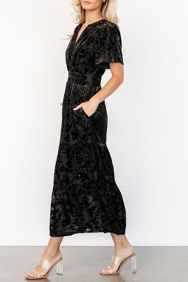 Elegante vestido de línea A con escote en V, textura de volantes y bolsillos con flores
