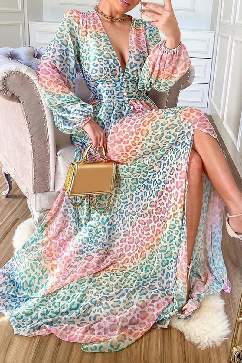 Elegante vestido largo con escote en V en contraste y abertura con estampado de leopardo degradado