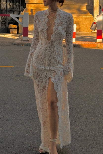 Vestido de encaje sexy con escote en V y tirantes transparentes