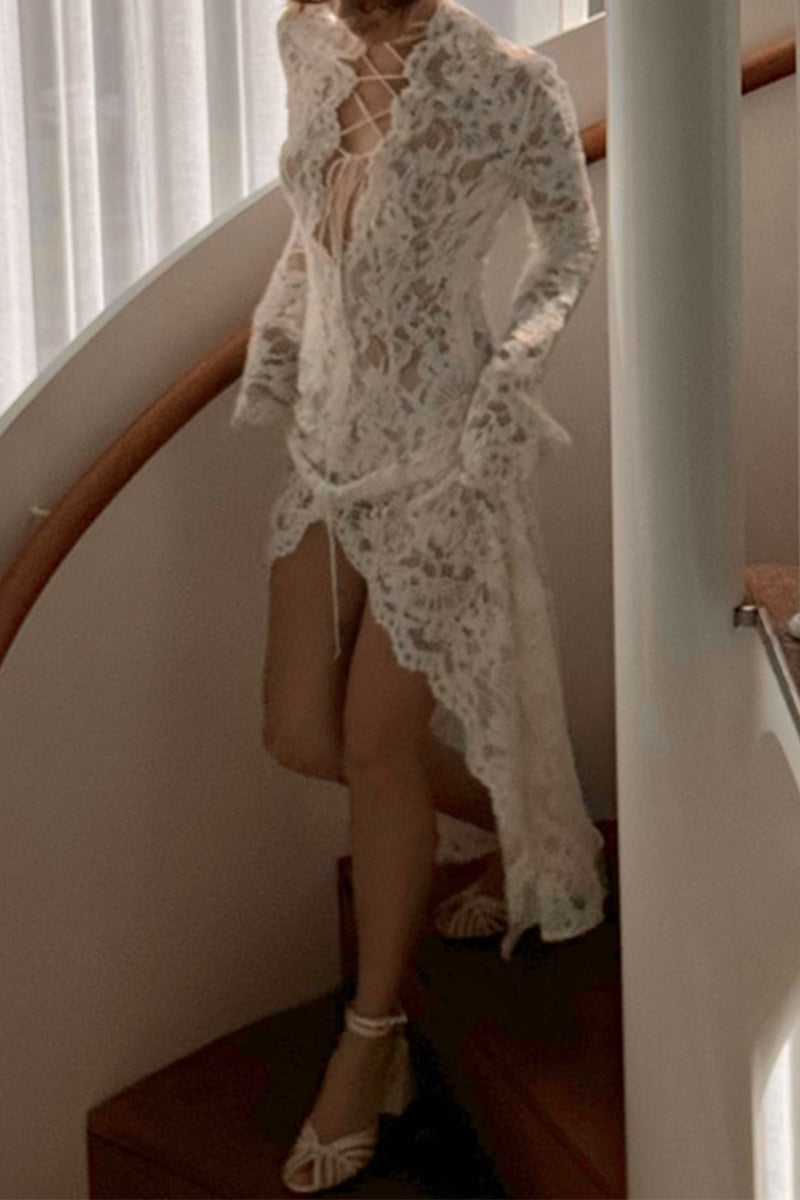 Vestido de encaje sexy con escote en V y tirantes transparentes