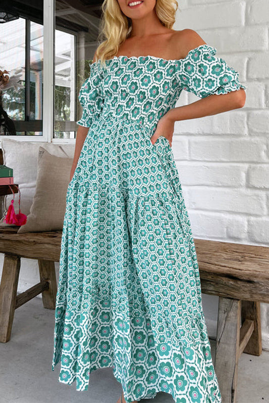 Vestido informal de manga corta con hombros descubiertos, estampado geométrico en contraste