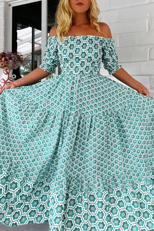 Vestido informal de manga corta con hombros descubiertos, estampado geométrico en contraste