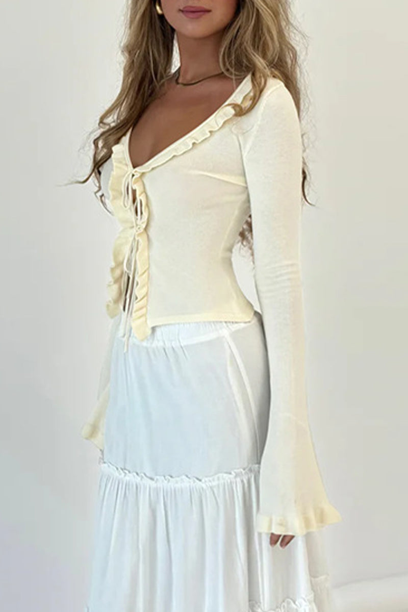 Blusa informal con cuello en V, aberturas y cordones con orillo fibroso