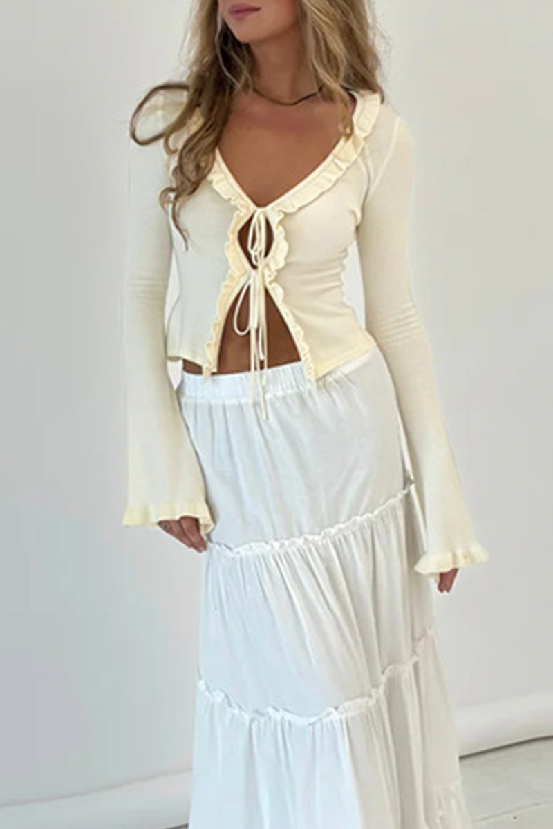 Blusa informal con cuello en V, aberturas y cordones con orillo fibroso