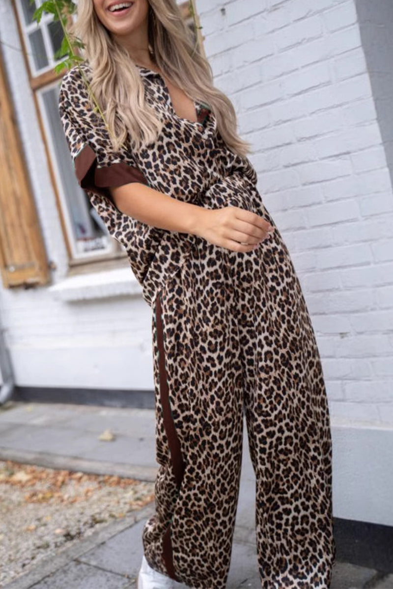 Conjunto informal de dos piezas con cuello vuelto, manga corta y estampado de leopardo (3 colores)