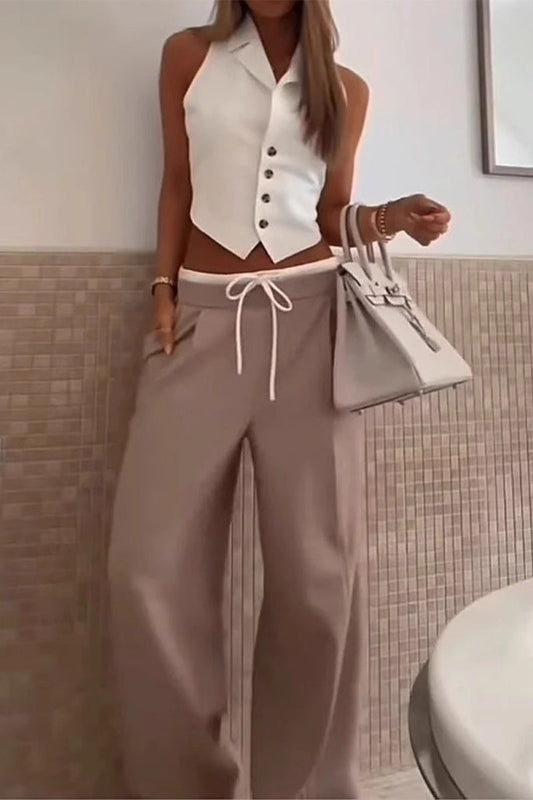 Conjunto informal de dos piezas con cordones, botones y cuello vuelto, sin mangas