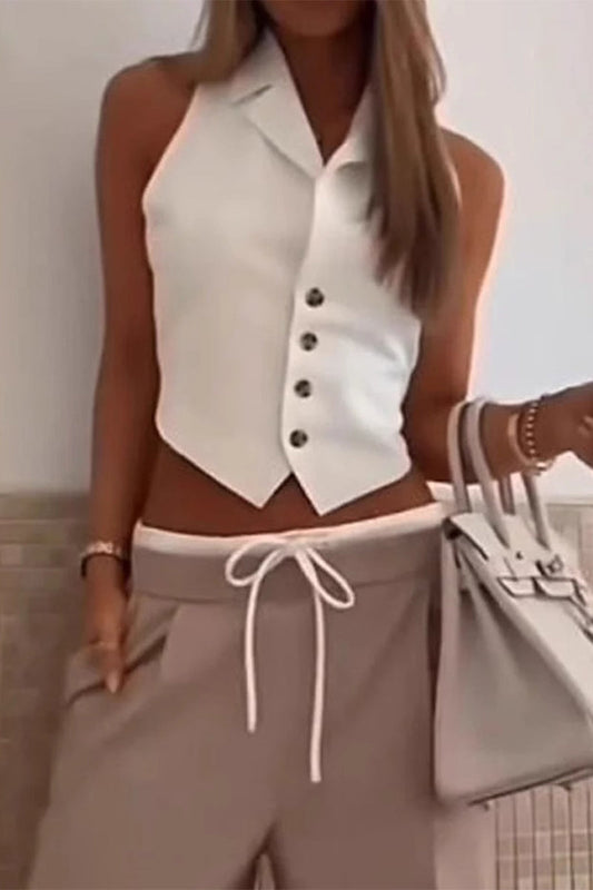 Conjunto informal de dos piezas con cordones, botones y cuello vuelto, sin mangas