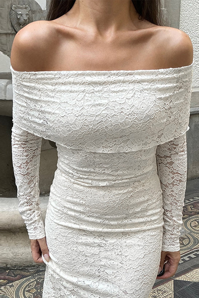 Elegante vestido de encaje con hombros descubiertos