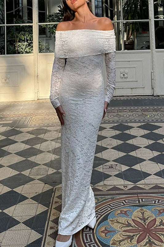 Elegante vestido de encaje con hombros descubiertos