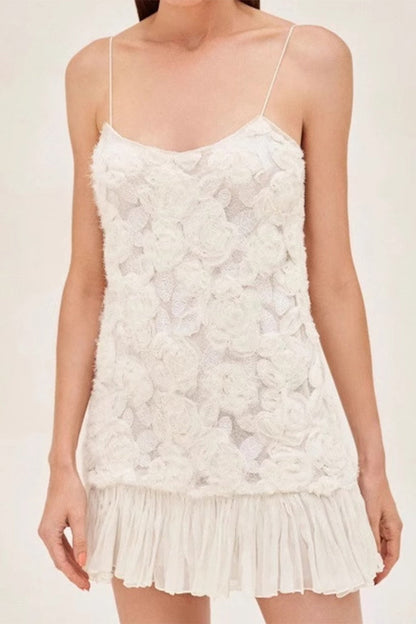 Elegantes vestidos de tirantes con escote en U y forma de flor