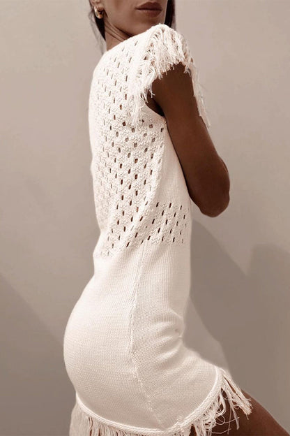 Vestido informal tipo suéter con borlas y cuello redondo y aberturas