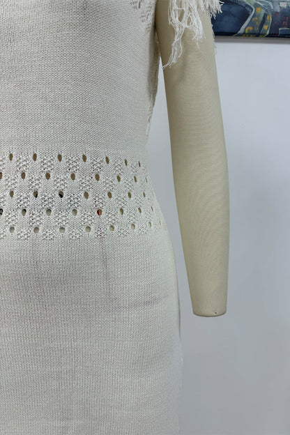 Vestido informal tipo suéter con borlas y cuello redondo y aberturas