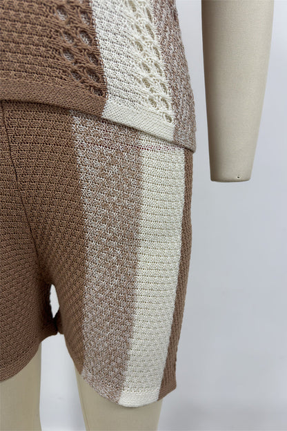 Conjunto de dos piezas informal de rayas con escote en V y manga corta en contraste