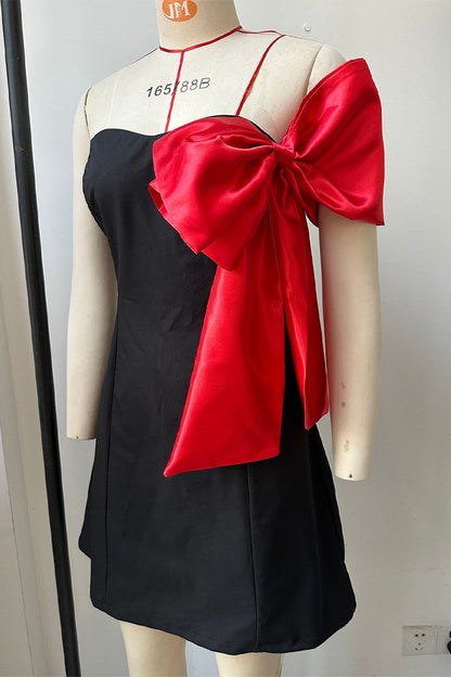Vestidos de noche sexys con hombros descubiertos y diseño de patchwork y lazo en contraste