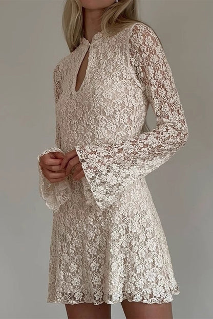 Vestido de encaje con cuello mandarín y botones de encaje sexy