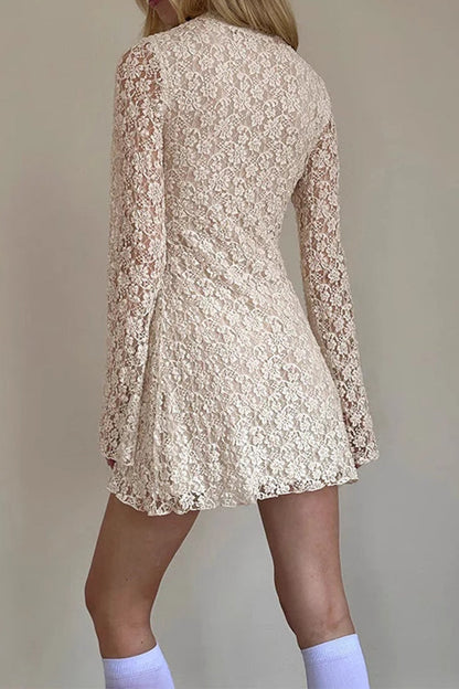 Vestido de encaje con cuello mandarín y botones de encaje sexy