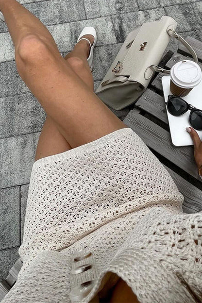 Conjunto informal de dos piezas con botones calados, cuello vuelto y manga corta