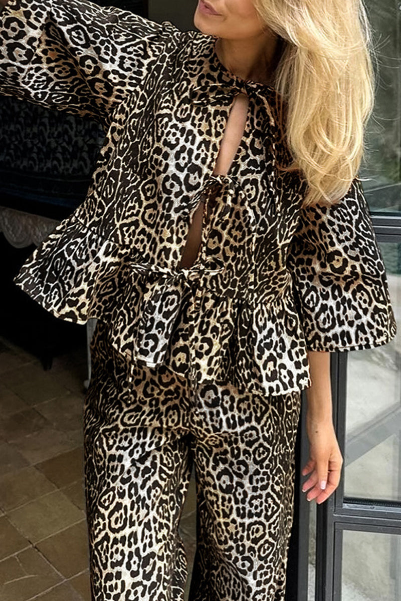 Conjunto informal de dos piezas con estampado de leopardo, encaje, cuello redondo y manga corta