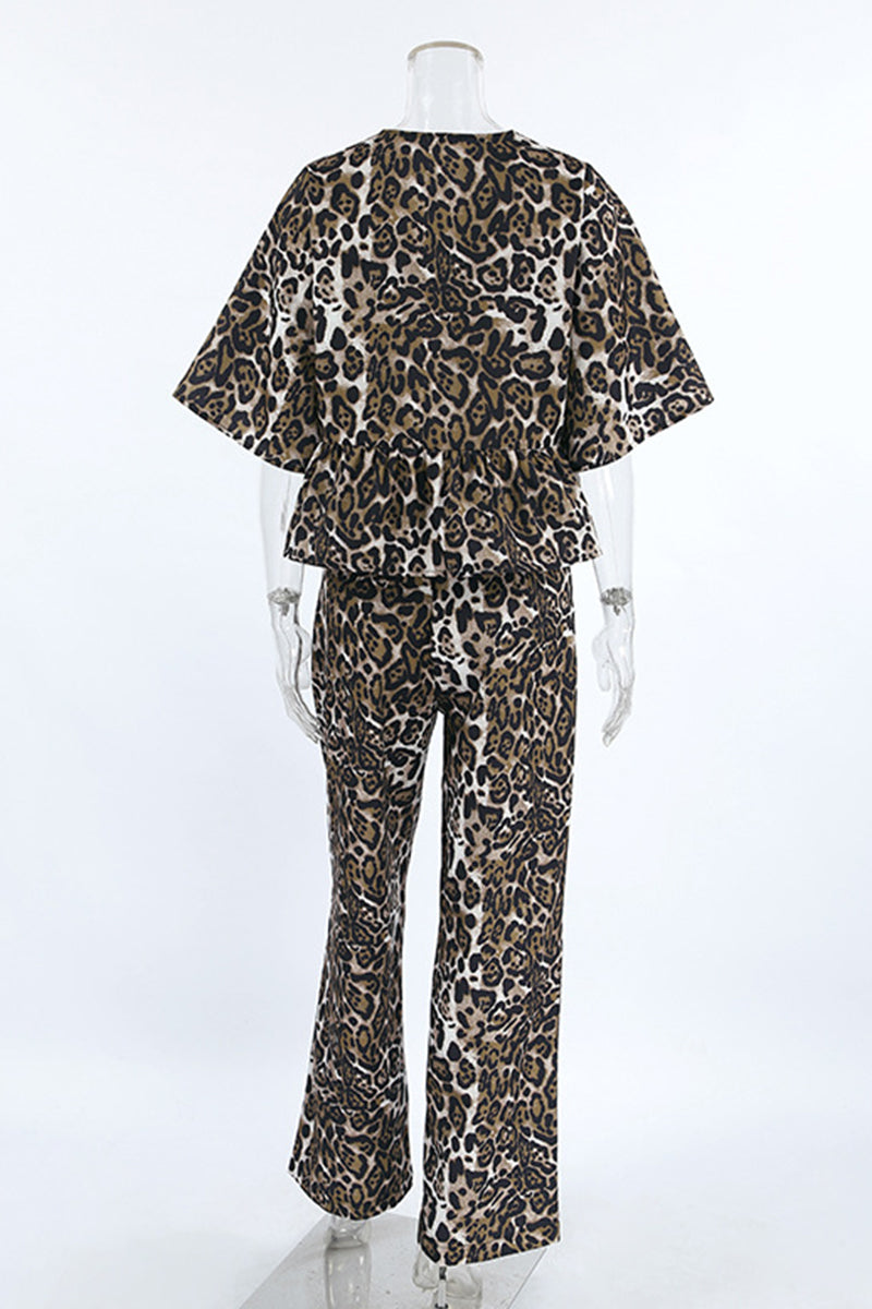 Conjunto informal de dos piezas con estampado de leopardo, encaje, cuello redondo y manga corta