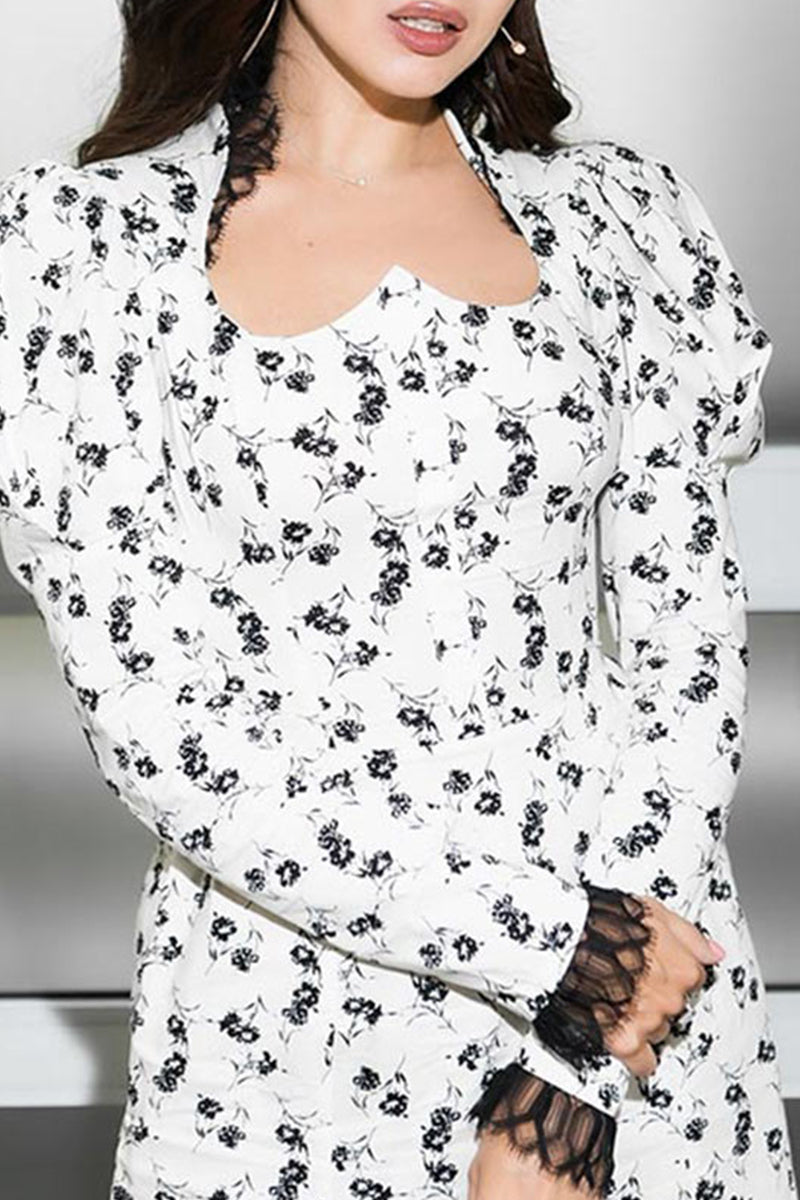 Elegante vestido de manga larga con cuello cuadrado, encaje y patchwork con estampado floral