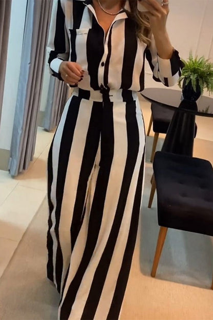 Conjunto informal de dos piezas con cuello vuelto, manga larga, rayas, bolsillos y patchwork