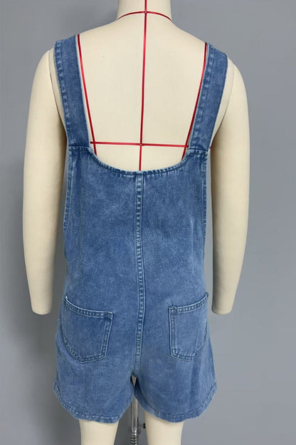 Mono holgado informal con cuello en U y botones de bolsillo
