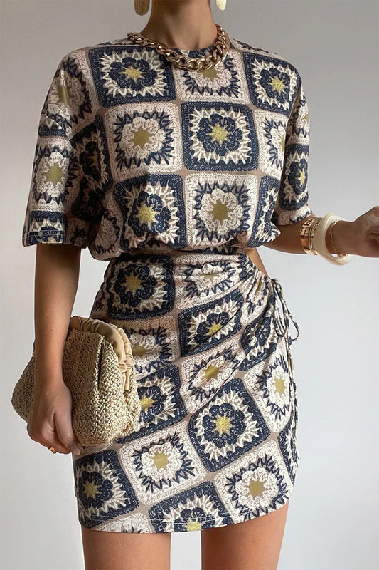 Vestido mini informal de manga corta con cuello redondo, estampado geométrico, calado y cordón ajustable