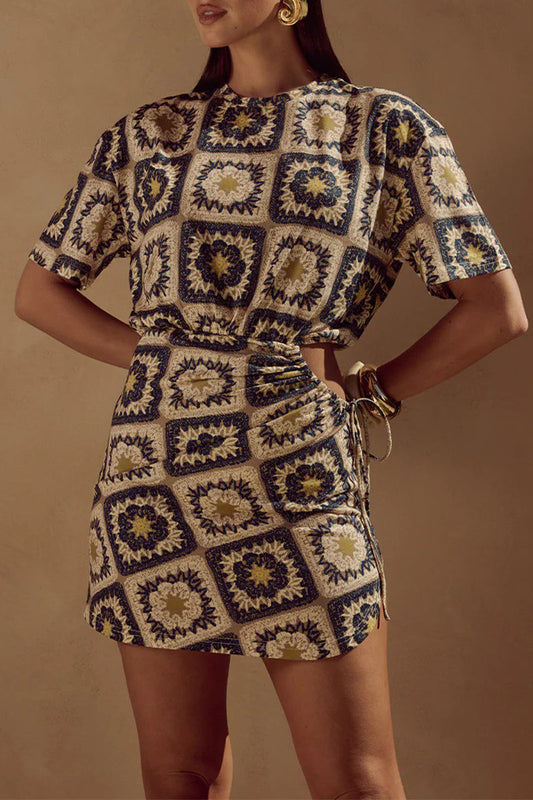 Vestido mini informal de manga corta con cuello redondo, estampado geométrico, calado y cordón ajustable