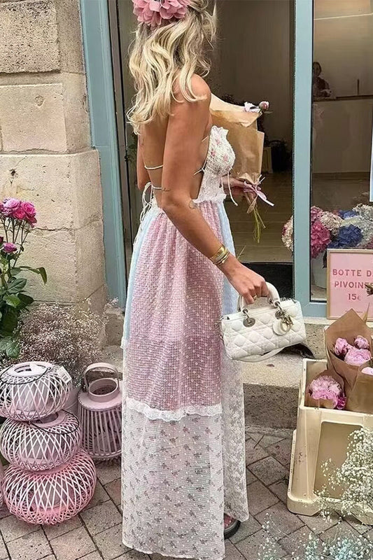Elegante vestido largo con cuello halter, espalda descubierta, encaje y cordón ajustable con estampado floral