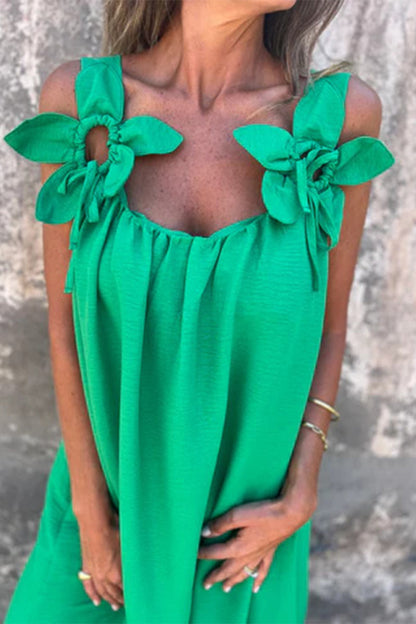 Vestidos casuales de tirantes con cuello en U y flores en color liso