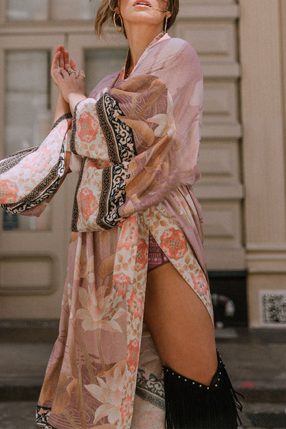 Traje de baño informal con estampado floral, encaje y contraste