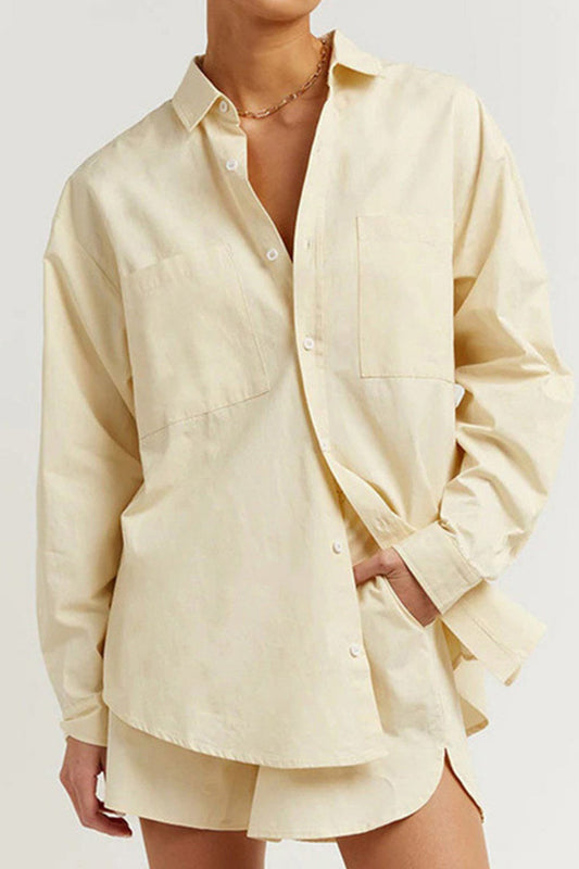Conjunto informal de tres piezas con cuello vuelto, manga larga y bolsillos en color liso