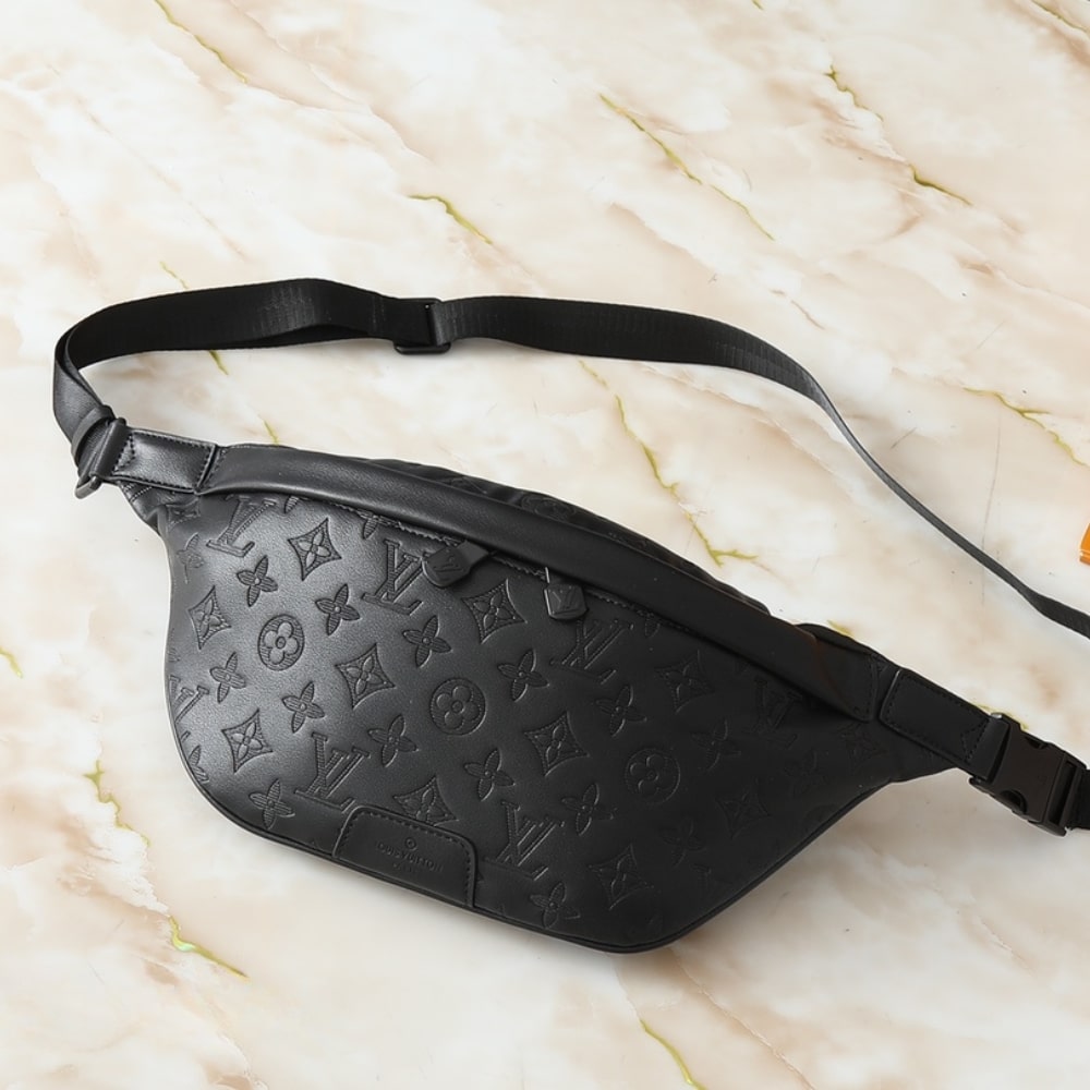 LOUIS VUITTON DISCOVERY BUMBAG PM MONOGRAM SHADOW BLACK 47CM M46036