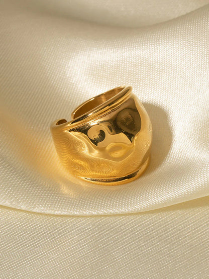 Anillo de doble cara con labios exagerados 