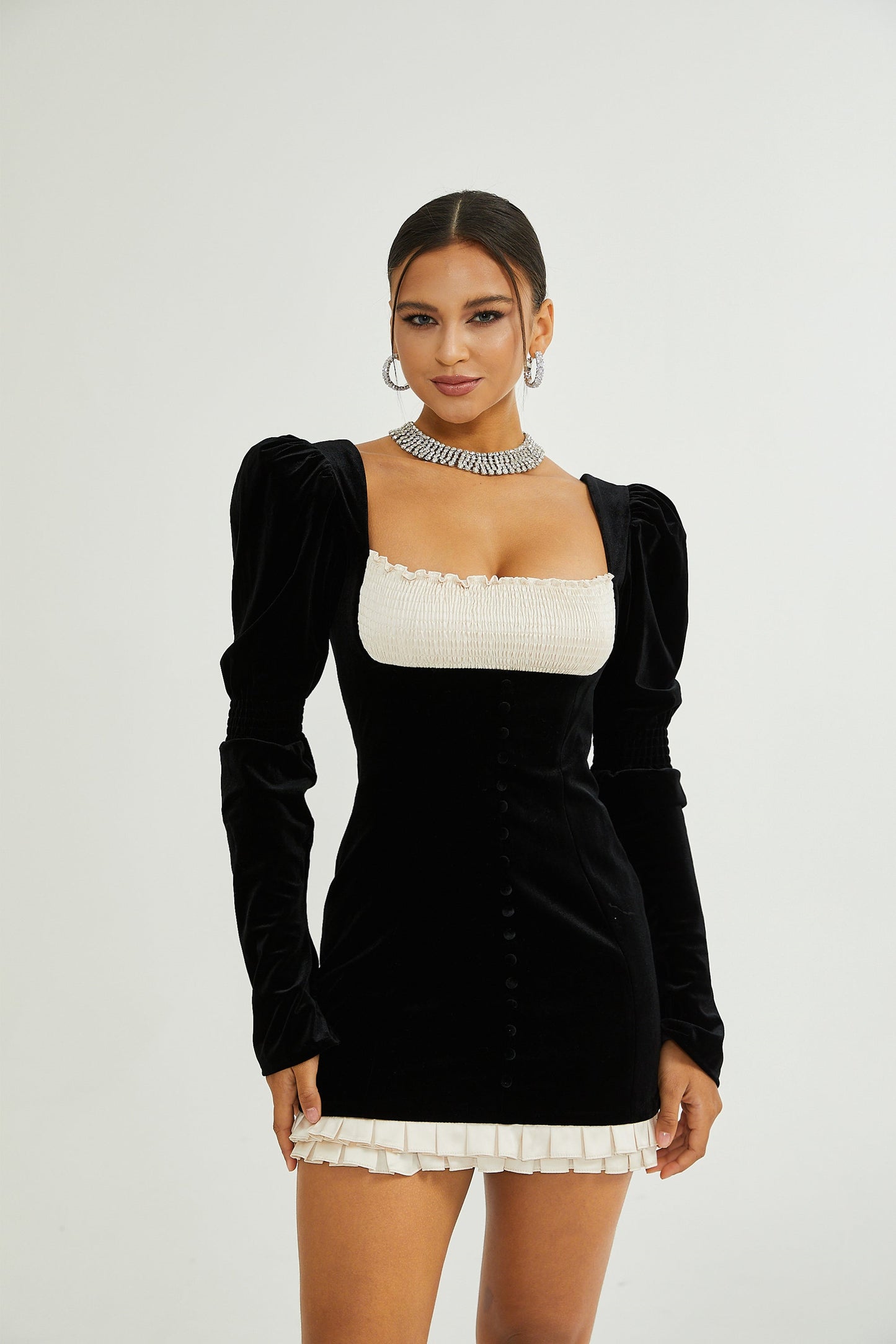 Minivestido Frederica de terciopelo con escote cuadrado 