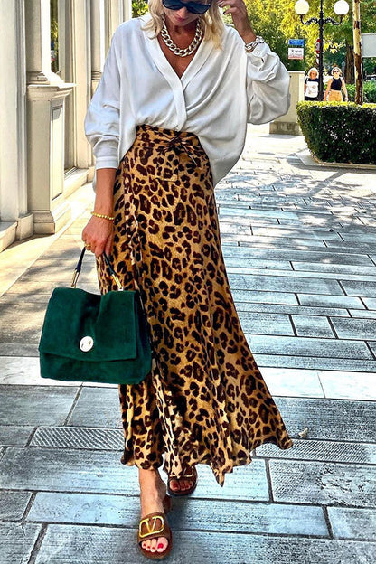 Falda midi de cintura elástica con lazo frontal y estampado de leopardo de satén de Today's Journey