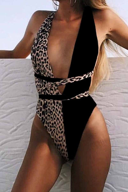 Traje de baño de una pieza con estampado de leopardo y tirantes huecos