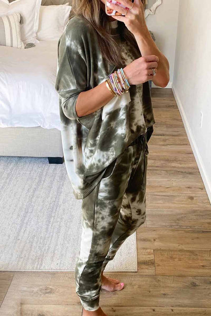 Conjunto casual cómodo de dos piezas con efecto tie-dye oscuro