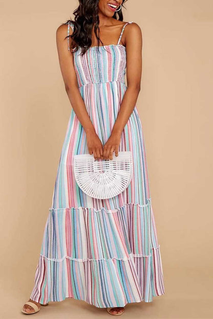 Vestido con estampado de rayas de colores