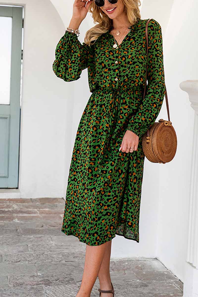 Vestido midi elegante con cuello en V y estampado de leopardo