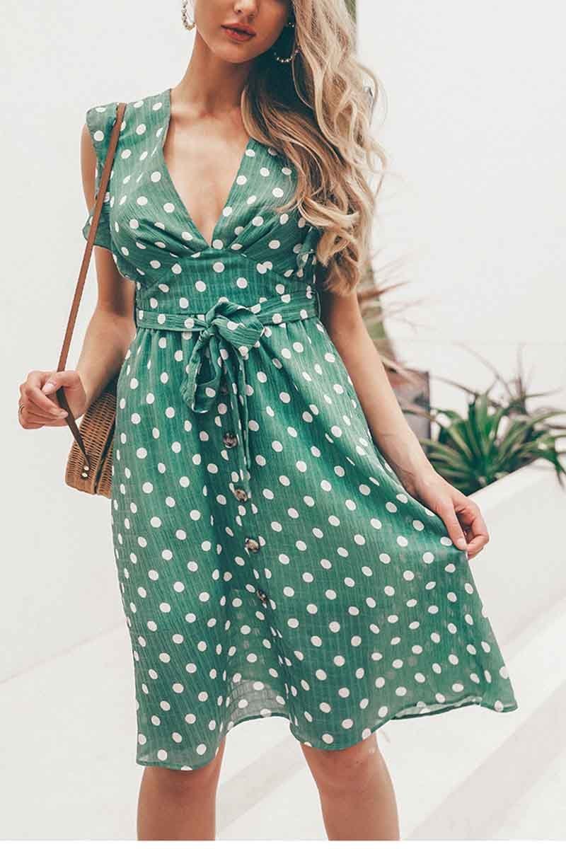 Vestido de lunares con escote en V profundo