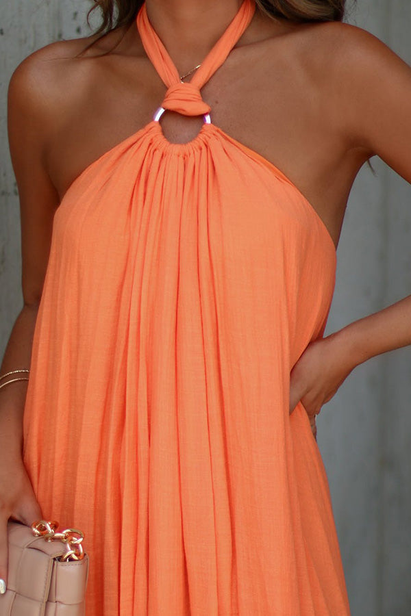 Vestido largo plisado con cuello halter y escote en V de Nolah