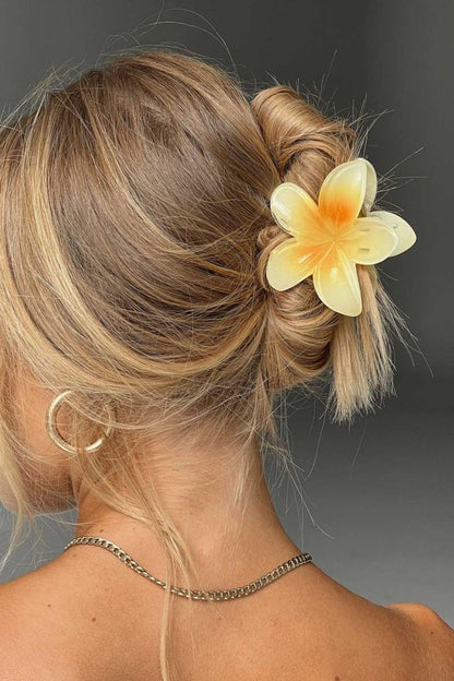 Pinza para el pelo con flor de frangipani 