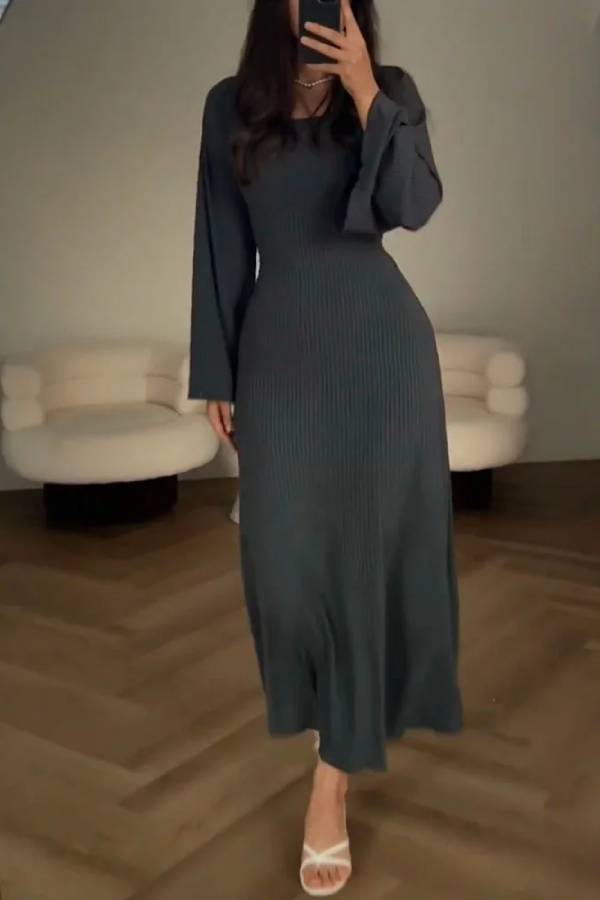 Elegante vestido de punto con lazo en la cintura