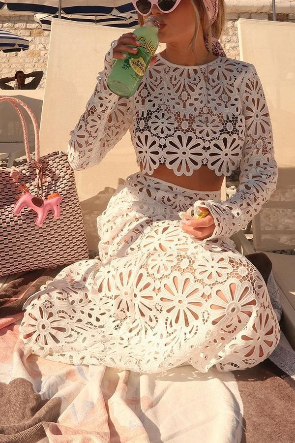 Top corto de vacaciones de manga larga con estampado floral y encaje de crochet de Balmy Summers